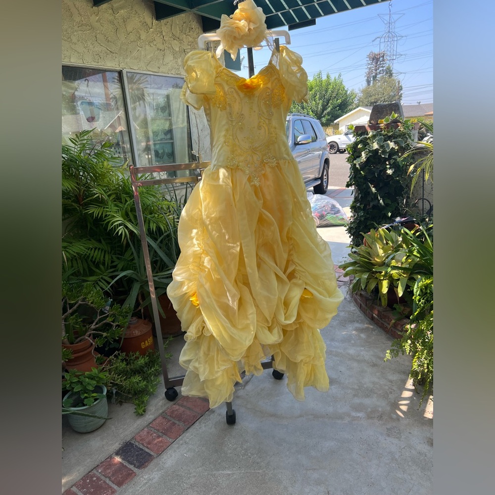 Princess Belle dress Yellow size large 10/12